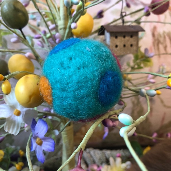 Handmade needle felted Easter egg polka dots spring collectable decoration - Picture 7 of 8